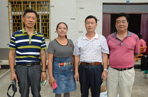 宜昌市老科协送木瓜新技术到长阳
