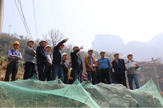 第六期：周昌栋等三位专家到长阳指导大桥建设359.png